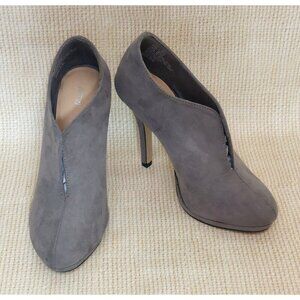 Apt. 9 Gray Faux Suede High Heel Slip On Shoes Booties Size 6M  4" Heel Winter